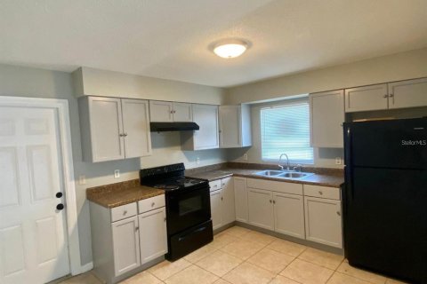 Propiedad comercial en venta en Leesburg, Florida, 4 dormitorios, 143.07 m2 № 1843932 - foto 2