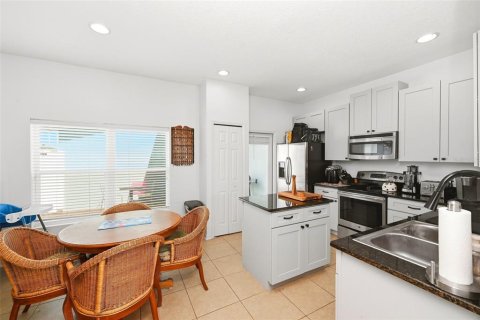 Townhouse in Groveland, Florida 3 bedrooms, 144 sq.m. № 2208662 - photo 13