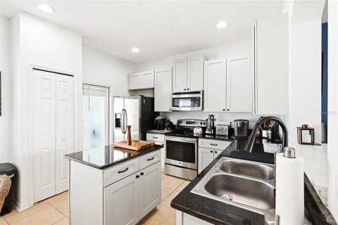 Townhouse in Groveland, Florida 3 bedrooms, 144 sq.m. № 2208662 - photo 14