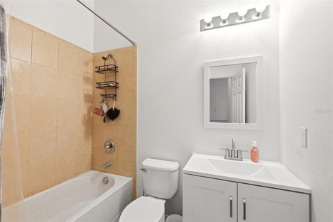 Townhouse in Groveland, Florida 3 bedrooms, 144 sq.m. № 2208662 - photo 27