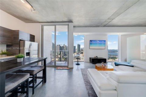 Condominio en Miami, Florida, 1 dormitorio  № 2060028