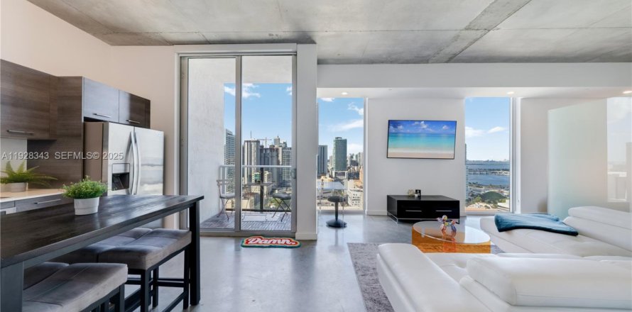 Condominio en Miami, Florida, 1 dormitorio  № 2060028