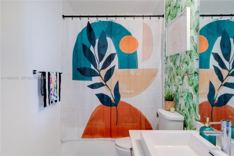 Condominio en alquiler en Miami, Florida, 1 dormitorio, 52.4 m2 № 2060028 - foto 10