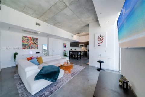 Condominio en alquiler en Miami, Florida, 1 dormitorio, 52.4 m2 № 2060028 - foto 16