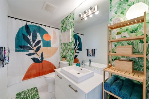 Condominio en alquiler en Miami, Florida, 1 dormitorio, 52.4 m2 № 2060028 - foto 9