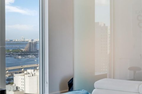 Condominio en alquiler en Miami, Florida, 1 dormitorio, 52.4 m2 № 2060028 - foto 23