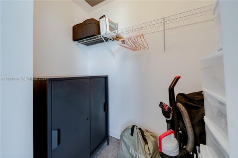 Condominio en alquiler en Miami, Florida, 1 dormitorio, 52.4 m2 № 2060028 - foto 15