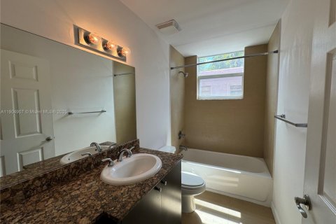 Снять в аренду квартиру в Майами, Флорида 1 спальня, 66.89м2, № 1956719 - фото 8