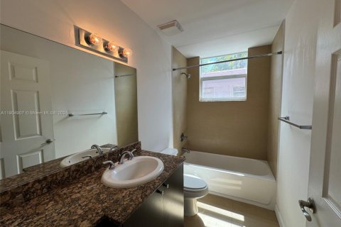 Снять в аренду квартиру в Майами, Флорида 1 спальня, 66.89м2, № 1956719 - фото 4