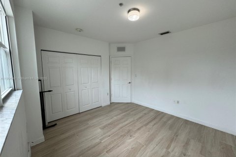 Снять в аренду квартиру в Майами, Флорида 1 спальня, 66.89м2, № 1956719 - фото 7