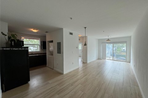 Снять в аренду квартиру в Майами, Флорида 1 спальня, 66.89м2, № 1956719 - фото 1