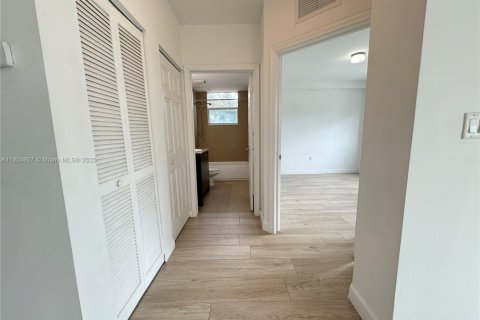 Снять в аренду квартиру в Майами, Флорида 1 спальня, 66.89м2, № 1956719 - фото 5