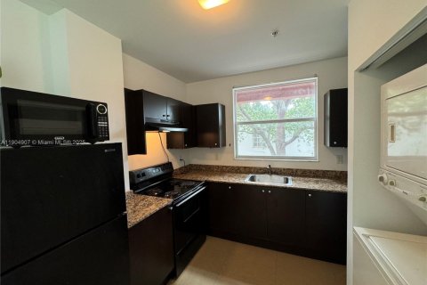 Снять в аренду квартиру в Майами, Флорида 1 спальня, 66.89м2, № 1956719 - фото 2