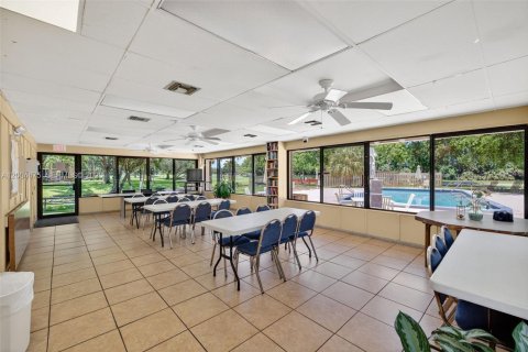 Condo in Davie, Florida, 2 bedrooms  № 2068975 - photo 24
