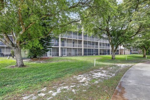 Condo in Davie, Florida, 2 bedrooms  № 2068975 - photo 11