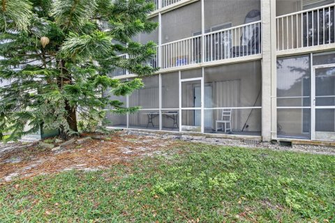 Condo in Davie, Florida, 2 bedrooms  № 2068975 - photo 12