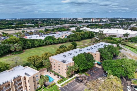 Condo in Davie, Florida, 2 bedrooms  № 2068975 - photo 14