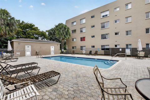 Condo in Davie, Florida, 2 bedrooms  № 2068975 - photo 13