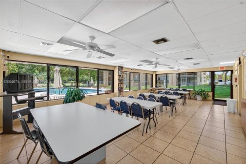 Condo in Davie, Florida, 2 bedrooms  № 2068975 - photo 25