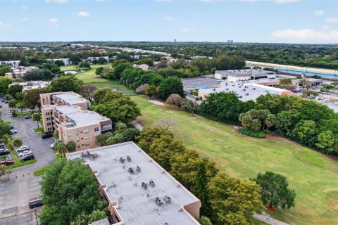 Condo in Davie, Florida, 2 bedrooms  № 2068975 - photo 22