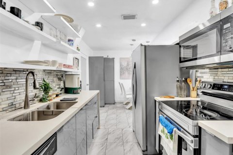 Casa en venta en Miami Gardens, Florida, 4 dormitorios, 134.43 m2 № 2309388 - foto 13
