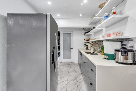 Casa en venta en Miami Gardens, Florida, 4 dormitorios, 134.43 m2 № 2309388 - foto 11