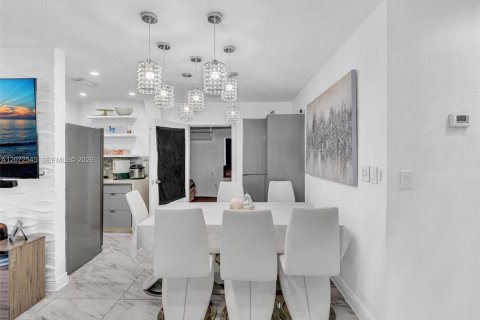 Casa en venta en Miami Gardens, Florida, 4 dormitorios, 134.43 m2 № 2309388 - foto 7
