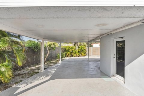 Casa en venta en Miami Gardens, Florida, 4 dormitorios, 134.43 m2 № 2309388 - foto 27