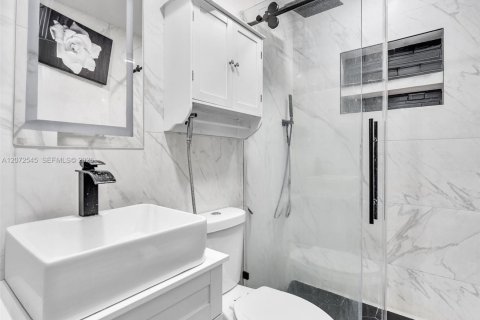 Casa en venta en Miami Gardens, Florida, 4 dormitorios, 134.43 m2 № 2309388 - foto 19