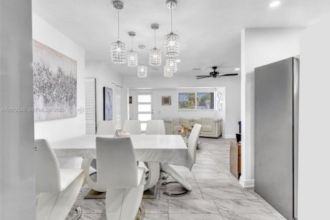 Casa en venta en Miami Gardens, Florida, 4 dormitorios, 134.43 m2 № 2309388 - foto 8