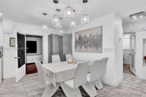 Casa en venta en Miami Gardens, Florida, 4 dormitorios, 134.43 m2 № 2309388 - foto 6