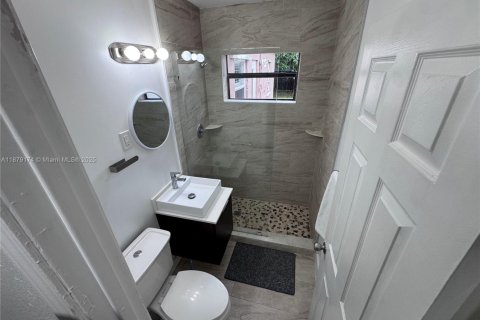 House in Fort Lauderdale, Florida 3 bedrooms, 119.19 sq.m. № 1929354 - photo 12