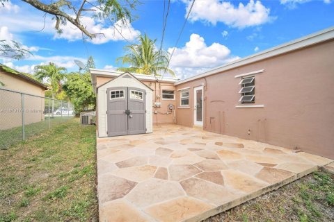 House in Fort Lauderdale, Florida 3 bedrooms, 119.19 sq.m. № 1929354 - photo 6