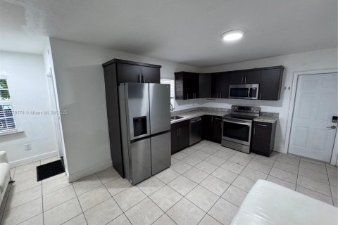 House in Fort Lauderdale, Florida 3 bedrooms, 119.19 sq.m. № 1929354 - photo 13