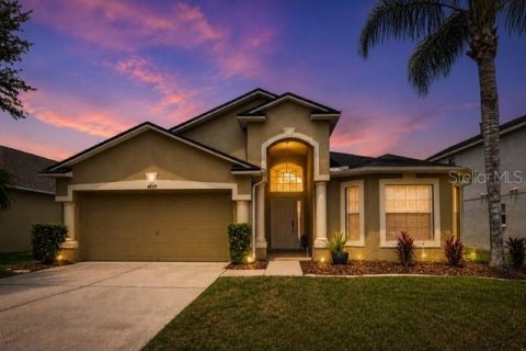 Villa ou maison à Land O' Lakes, Floride 4 chambres, 169.73 m2 № 2149347