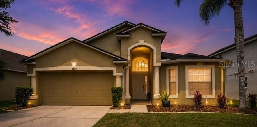 Villa ou maison à Land O' Lakes, Floride 4 chambres, 169.73 m2 № 2149347
