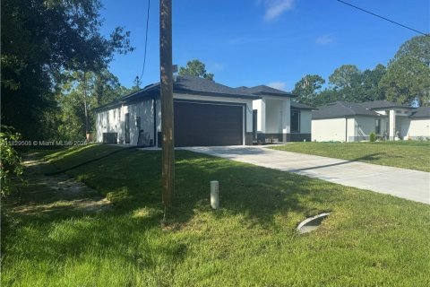 House in Lehigh Acres, Florida 3 bedrooms № 1802558 - photo 3