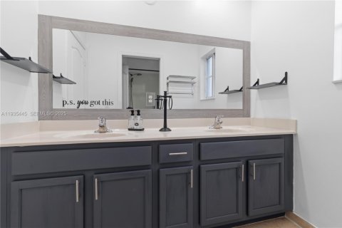 Casa en venta en Homestead, Florida, 4 dormitorios, 244.05 m2 № 1993492 - foto 11