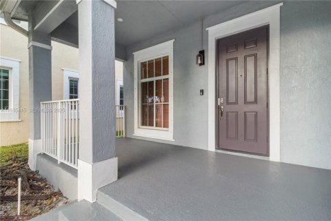 Casa en venta en Homestead, Florida, 4 dormitorios, 244.05 m2 № 1993492 - foto 3