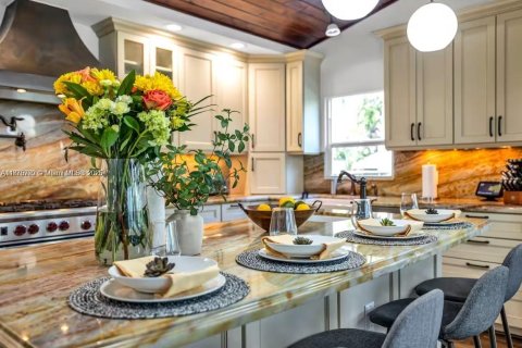 Villa ou maison à louer à Fort Lauderdale, Floride: 4 chambres, 331.66 m2 № 2036952 - photo 9