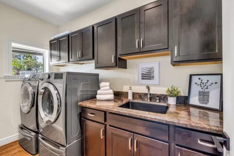 Villa ou maison à louer à Fort Lauderdale, Floride: 4 chambres, 331.66 m2 № 2036952 - photo 17