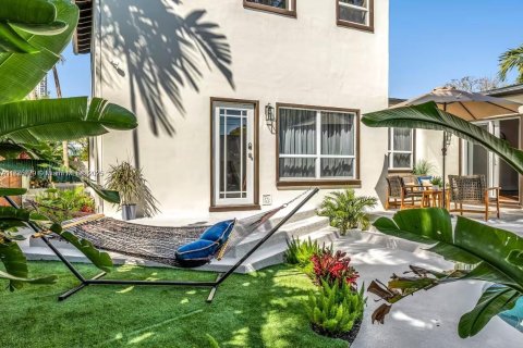 Villa ou maison à louer à Fort Lauderdale, Floride: 4 chambres, 331.66 m2 № 2036952 - photo 26