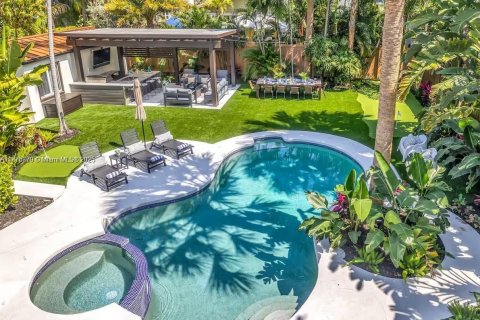 Villa ou maison à louer à Fort Lauderdale, Floride: 4 chambres, 331.66 m2 № 2036952 - photo 24