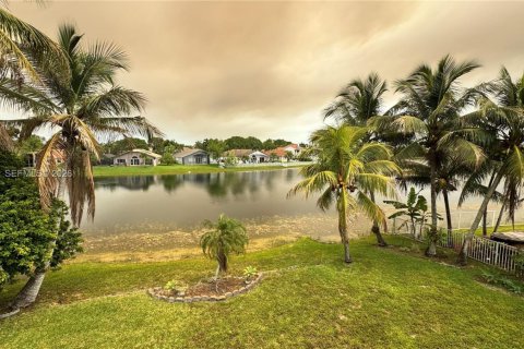 Villa ou maison à Pembroke Pines, Floride 4 chambres, 276.2 m2 № 2086174
