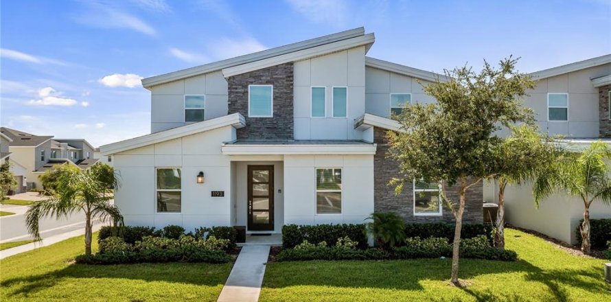 House in Davenport, Florida 8 bedrooms, 373.37 sq.m. № 1853984