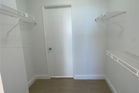 Copropriété à louer à Miami, Floride: 2 chambres, 98.94 m2 № 1969024 - photo 6