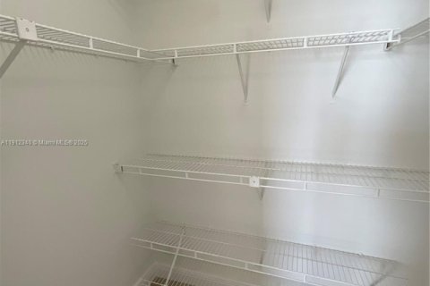 Copropriété à louer à Miami, Floride: 2 chambres, 98.94 m2 № 1969024 - photo 12