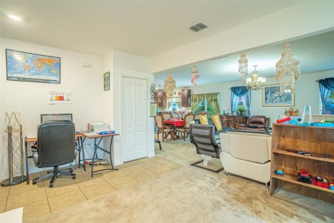 Casa en venta en Mascotte, Florida, 4 dormitorios, 208.29 m2 № 2329361 - foto 5