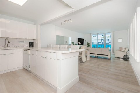 Copropriété à louer à Miami Beach, Floride: 1 chambre, 83.61 m2 № 1891702 - photo 1