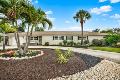 Casa en Saint Petersburg, Florida 3 dormitorios, 178 m2 № 2203316